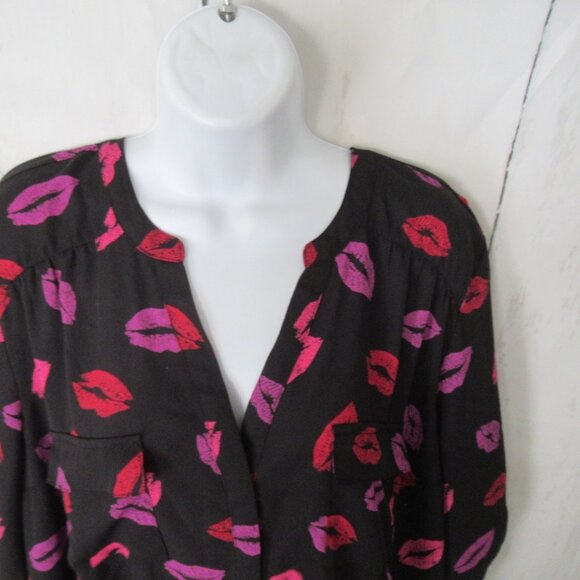 Torrid Harper Top 2 2X Black Pink Lip Print Popover 3/4 Sleeve Plus Size - Picture 2 of 7